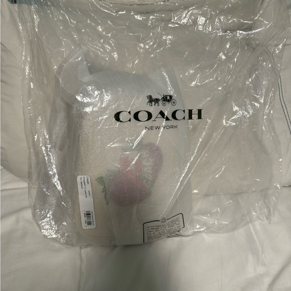 Coach Cream “Jamie” Crossbody Camera Bag with Strawberry Design! - Picture 8 of 9